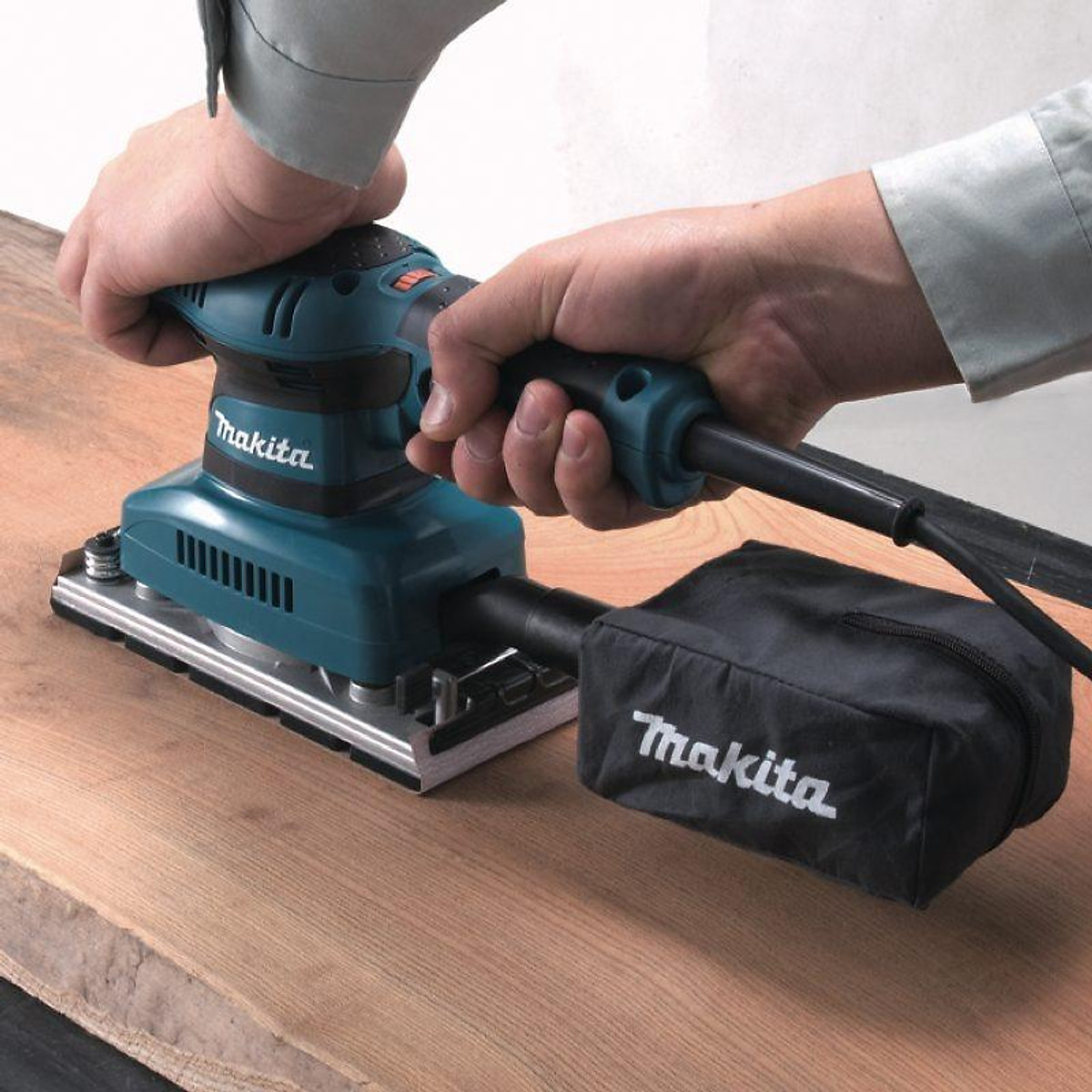 Máy chà Nhám Rung Maktec MT921 Máy chà Nhám Rung Maktec MT921