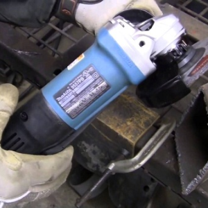 Máy mài góc dùng pin Makita DGA402RME (kèm 2 pin 4.0   sạc nhanh)