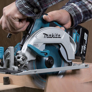 Máy cưa đĩa dùng pin Makita DHS680RMJ