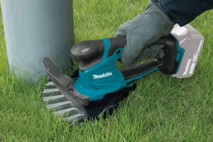 Máy tỉa cỏ dùng pin Makita UM600DSYE (kèm 2 pin 1.5Ah   sạc)