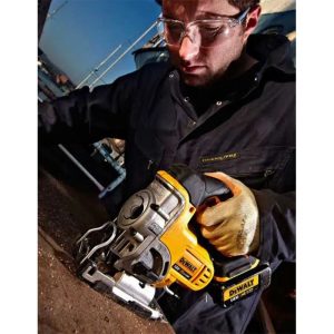 Máy cưa cầm tay Dewalt DCS331P1 18V