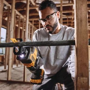 Máy cưa cầm tay Dewalt DCS369M1 20V max