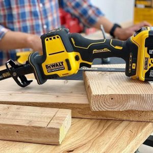 Máy cưa cầm tay Dewalt DCS369P2 20V max