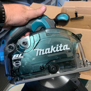 Máy cắt kim loại dùng pin Makita DCS553Z (không kèm pin sạc)