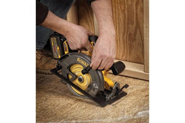 Máy cưa cầm tay Dewalt DCS575T1-KR 54V