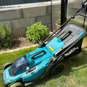 Máy cắt cỏ đẩy dùng pin Makita DLM330Z (330MM)(18V) (không kèm pin sạc)