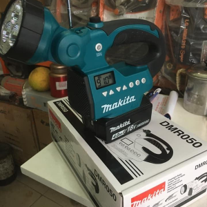 Radio có đèn dùng pin Makita DMR050 (18V/14.4V) (Chưa kèm pin sạc)