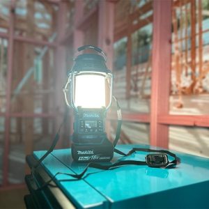 Radio kết hợp đèn lồng dùng pin Makita DMR057 (18V/14.4V)