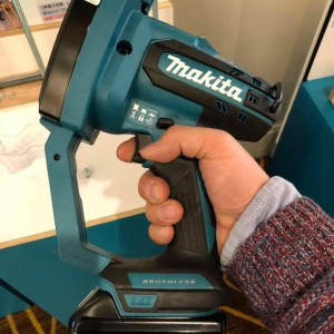 Máy cắt sắt ren dùng pin Makita DSC102Z (không kèm pin sạc)