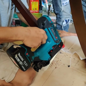 Máy bắn đinh ghim dùng pin Makita DST121ZK (ĐINH J 10MM)(18V)