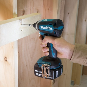 Máy vặn vít dùng pin Makita DTD153RTE (Sạc nhanh(DC18RC), 2 pin 5.0Ah(BL1850B))