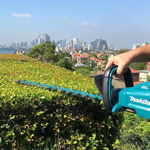 Máy cắt tỉa hàng rào dùng pin Makita DUH602Z (không kèm pin sạc)
