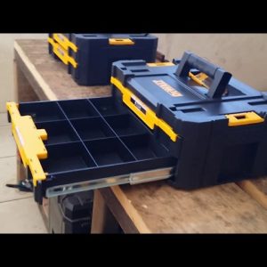 Hộp dụng cụ (nhựa) Dewalt DWST17804
