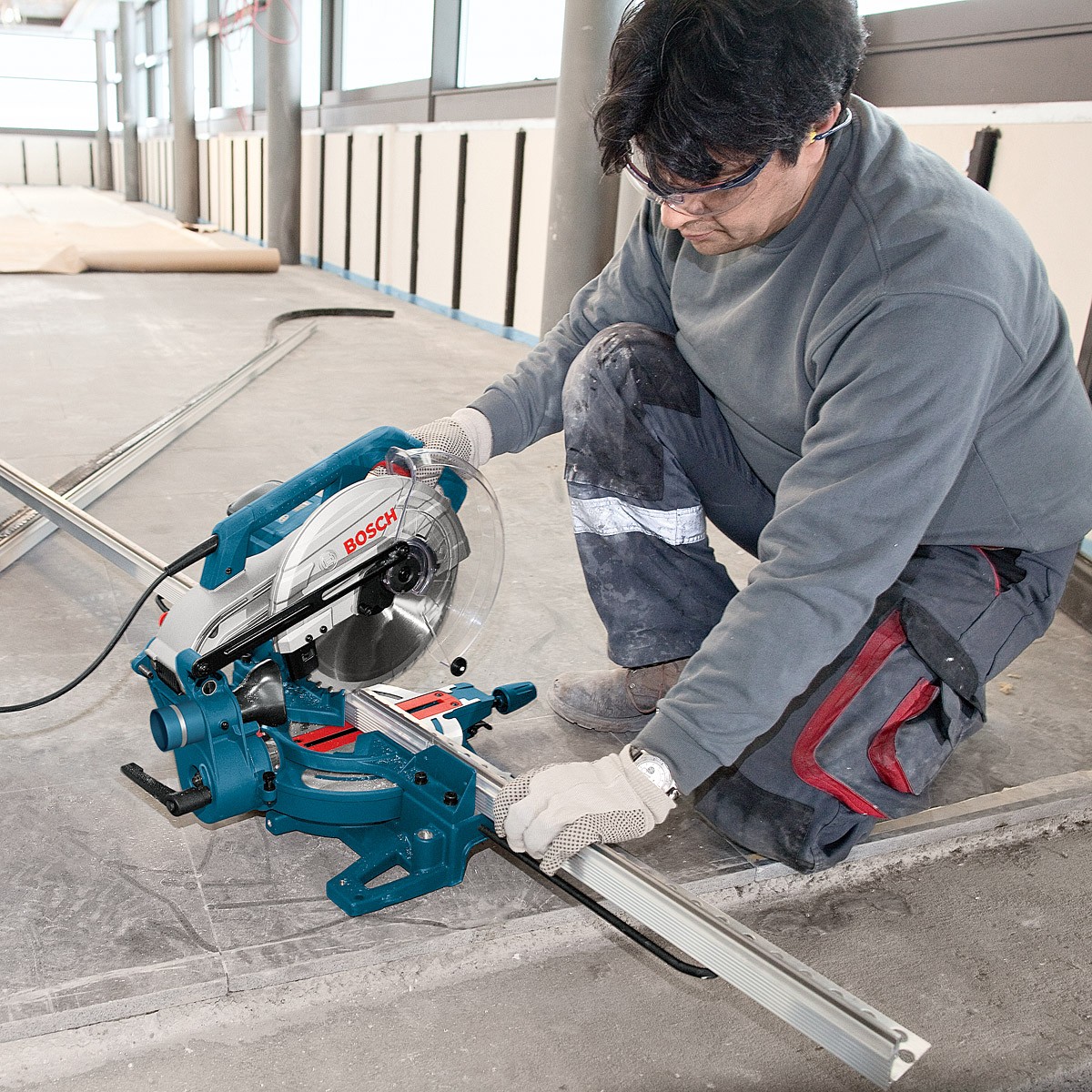 Máy cưa đa năng Bosch GCM 12 SDE Máy cưa đa năng Bosch GCM 12 SDE