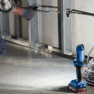 Máy cắt gạch dùng pin Makita DCC500RTE (Sạc nhanh(DC18RC), 2 pin 5.0Ah(BL1850B))