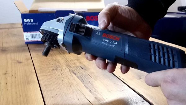 Máy mài góc nhỏ Bosch GWS 22-180