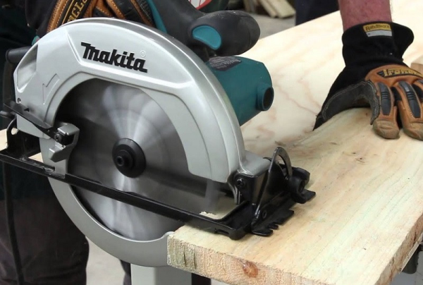 Máy cưa đĩa Makita M5801B (185mm)