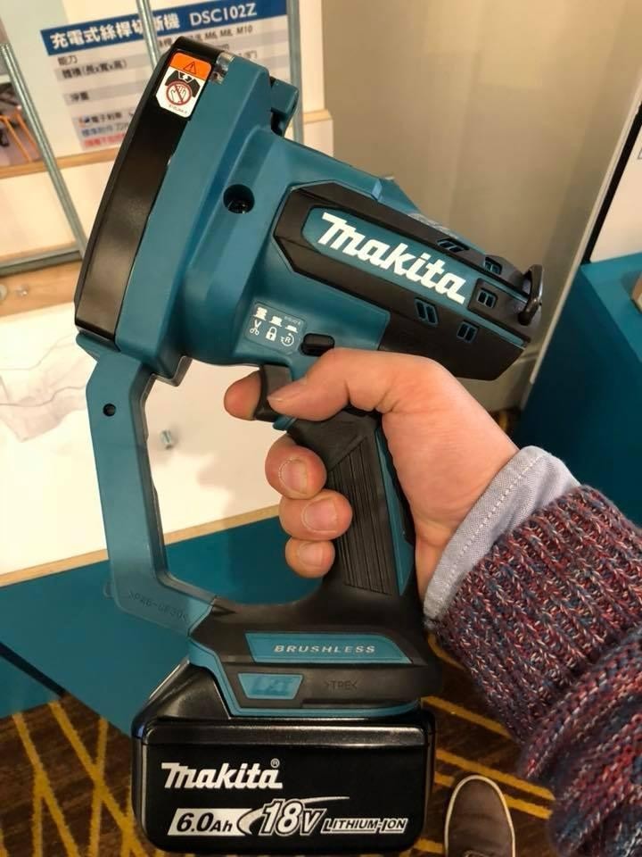 Máy cắt cỏ dùng pin Makita UR017GZ (TAY CẦM VÒNG/BL)(40VMAX) Máy cắt cỏ dùng pin Makita UR017GZ (TAY CẦM VÒNG/BL)(40VMAX)