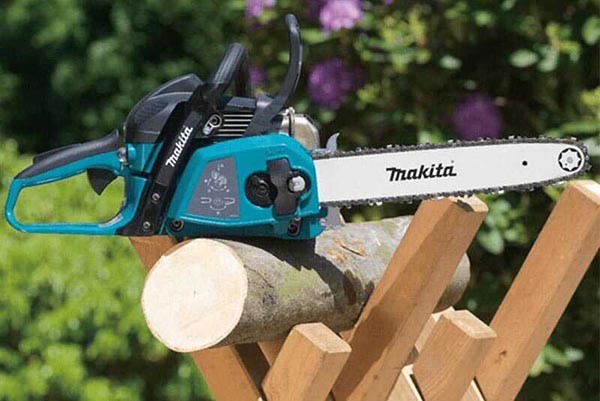 Máy cưa xích dùng pin Makita UC020GZ (KHÔNG KÈM DÂY XÍCH (không kèm pin sạc)