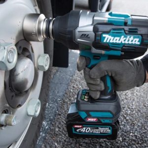 Máy cưa đĩa dùng pin Makita DHS680RMJ