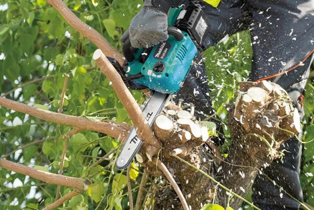 Máy tỉa hàng rào dùng pin Makita UH006GZ01 (600MM/BL)(40VMAX) Máy tỉa hàng rào dùng pin Makita UH006GZ01 (600MM/BL)(40VMAX)