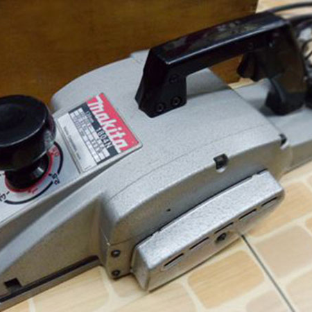 Máy bào Makita 1804N
