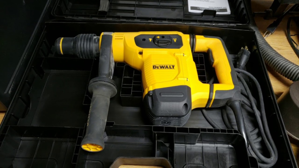 Máy khoan búa DeWalt D25481K