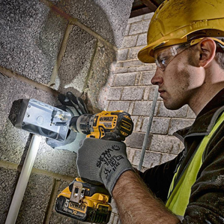 Máy khoan vặn vít dùng pin Dewalt DCD796P2