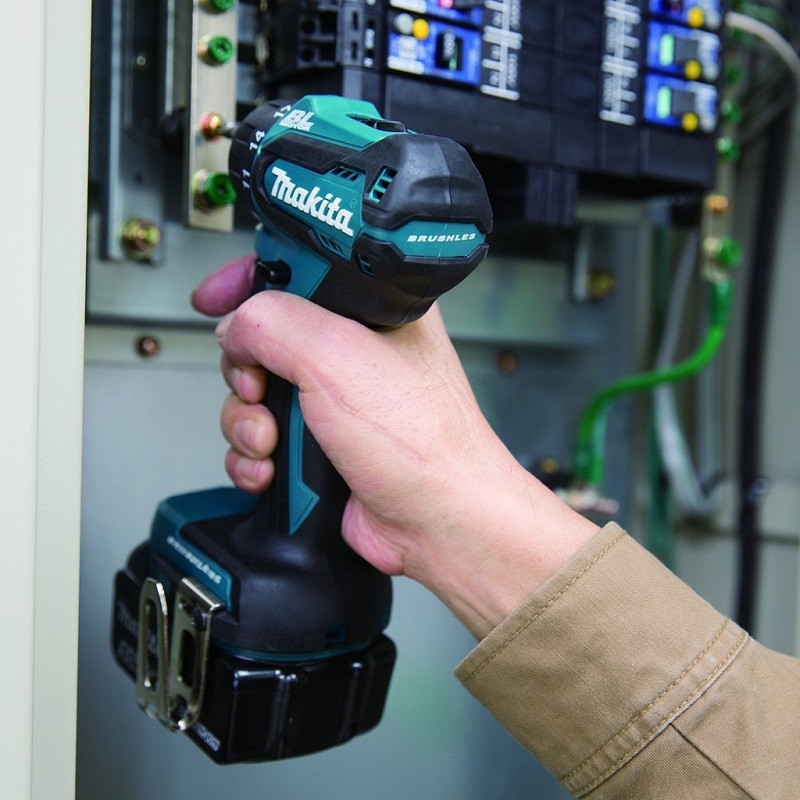 Máy khoan búa, vặn vít dùng pin HP333DSAE (12V) Máy khoan búa, vặn vít dùng pin HP333DSAE (12V)