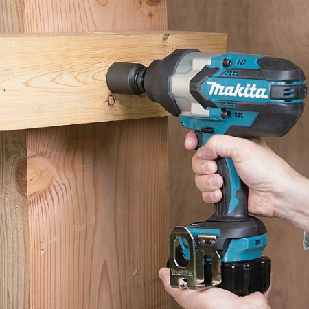 Máy siết bu lông dùng pin Makita DTW450RME (kèm 2 pin 4.0   sạc nhanh)