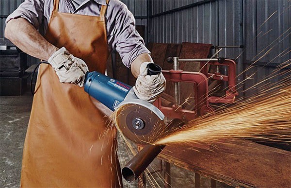 Máy thổi dùng pin UB001GZ (chưa kèm pin sạc) Máy thổi dùng pin UB001GZ (chưa kèm pin sạc)