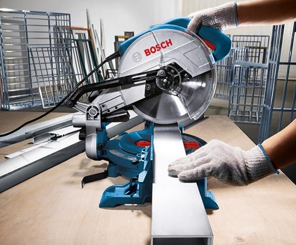 Máy cắt kim loại Bosch GCD 12JL