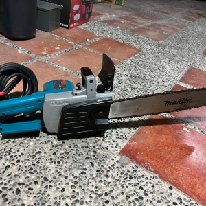 Máy cưa xích Makita 5016B