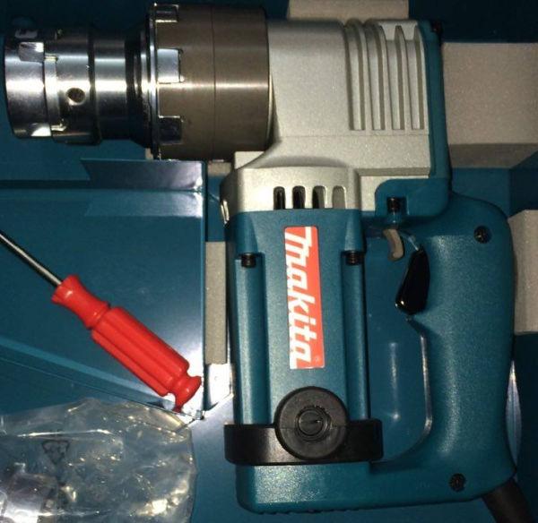 Máy siết cắt bu lông Makita 6922NB