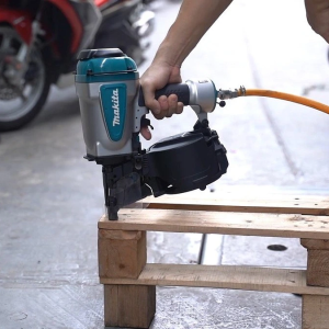 Máy bắn đinh cuộn Pallet dùng hơi Makita AN760