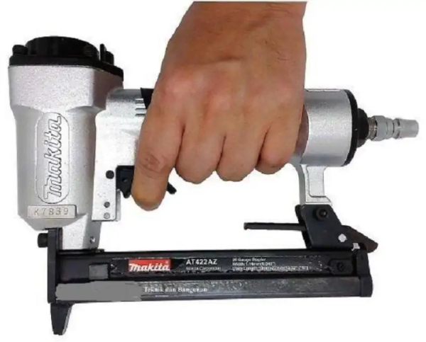 Máy bắn ghim dùng hơi Makita AT422AZ (không kèm pin sạc)