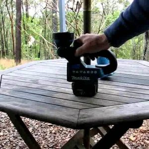 Đèn kèm radio dùng pin Makita BMR050
