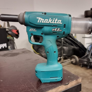 Máy tán đinh Rivet dùng pin Makita DRV150Z (không kèm pin sạc)