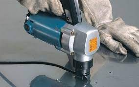 Máy cắt tôn Makita JN3200