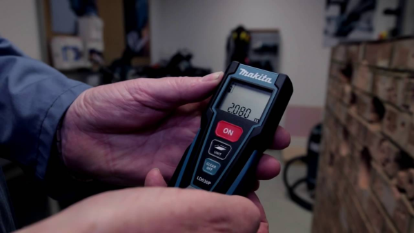 Máy đo khoảng cách Makita LD030P