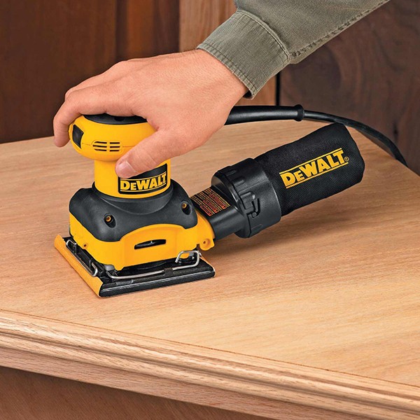 Máy chà nhám cầm tay Dewalt DCW210D1 20V-125mm