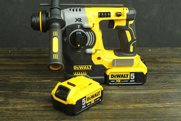 Máy khoan bê tông Dewalt D25032K