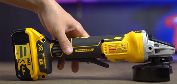 Máy Mài Dùng Pin Dewalt DCG409N  (không kèm pin sạc)