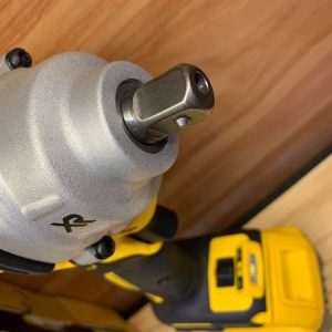 Máy khoan bắt vít dùng pin Dewalt DCD700C1