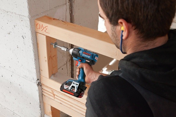 Máy khoan vặn vít động lực dùng pin Bosch GSB 180-LI