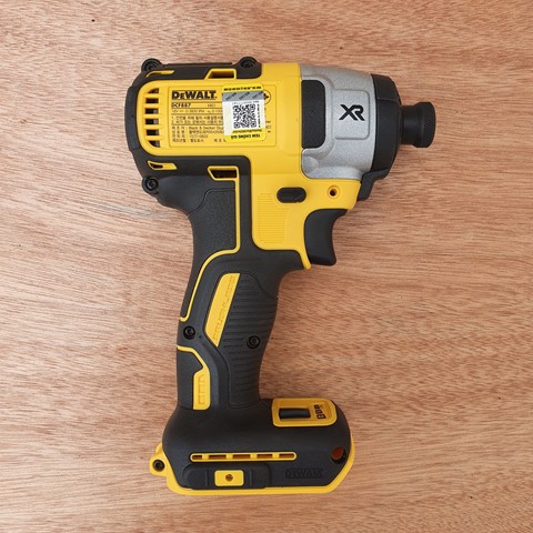 Máy Bắt Vít Cầm Tay 18V Dewalt DCF887  (không kèm pin sạc)