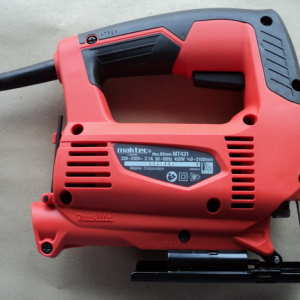 Máy cưa lọng Makita MT431