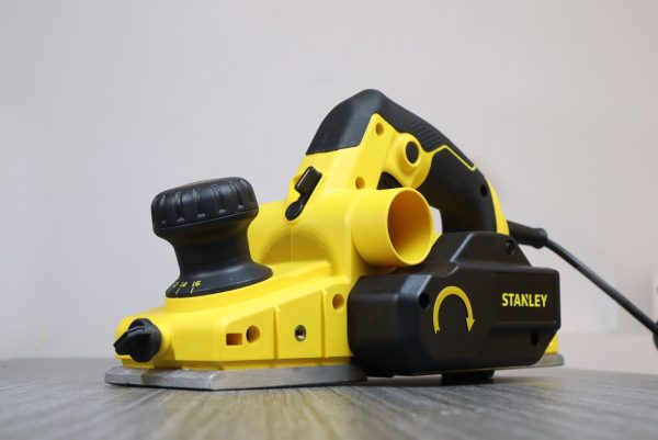 Máy bào cầm tay Stanley STEL630-B1 750W