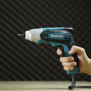 Máy vặn vít Makita TD0100